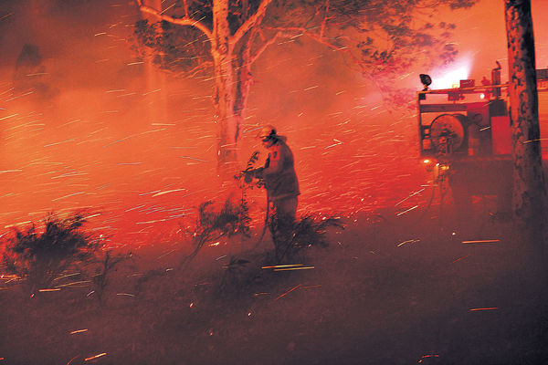 澳洲山火增至15死 濃煙籠罩新西蘭