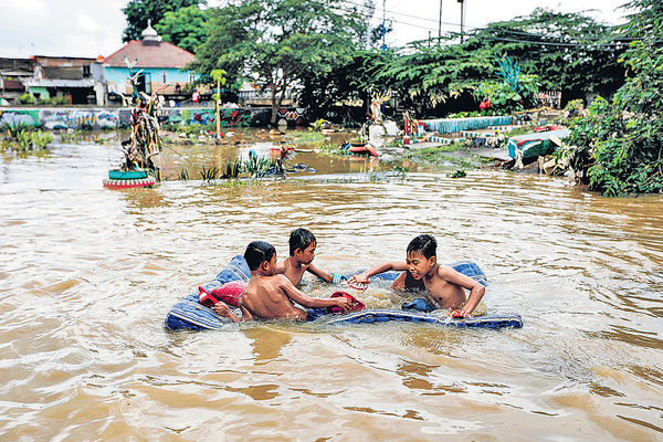 雅加達水災21死 逾3萬人疏散