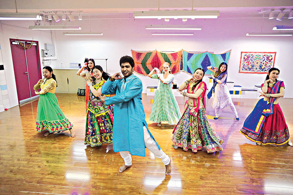 本地寶萊塢團隊 活力舞蹈賀新春