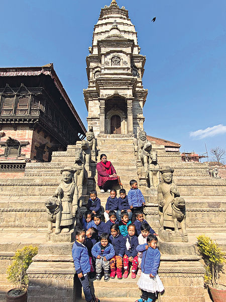 尼泊爾聖城Bhaktapur 衣色人面相輝映