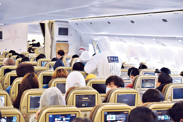 巴黎飛北京客機 10人發燒或有呼吸道症狀