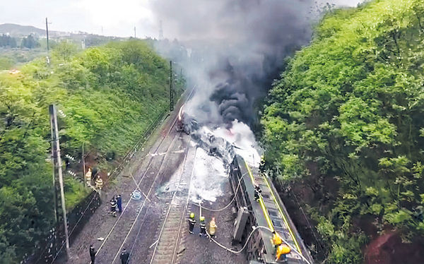 湖南火車出軌 至少1死127傷