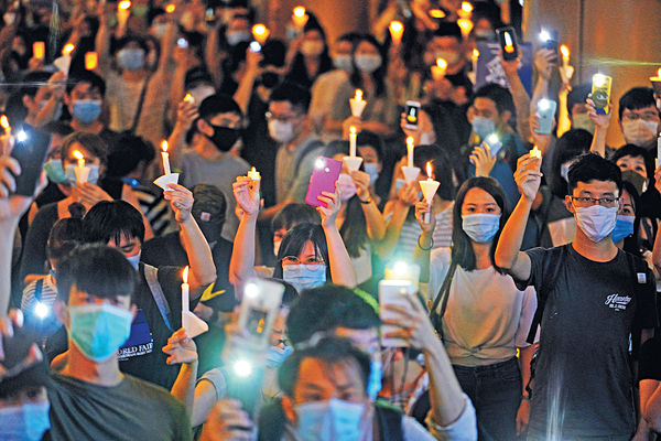 警方禁集會 燭光遍各區 六四31周年 市民照悼念