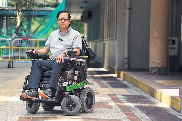 輪椅鬥士力爭 無障礙周圍轆 向各機構提建議 勉同路人積極向前
