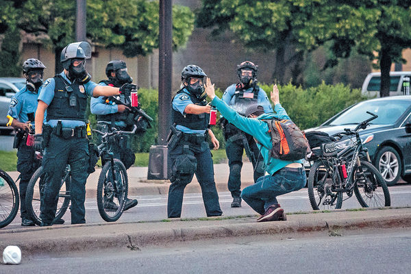 美明尼亞波利斯市 通過解散警隊