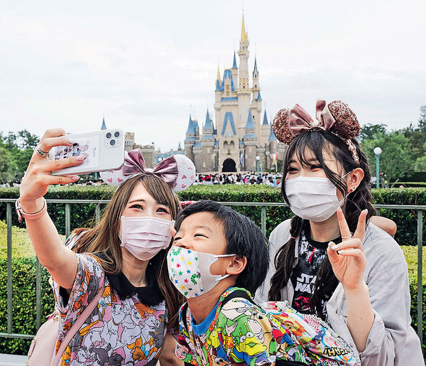 東京或再頒緊急令 迪士尼重開限人數