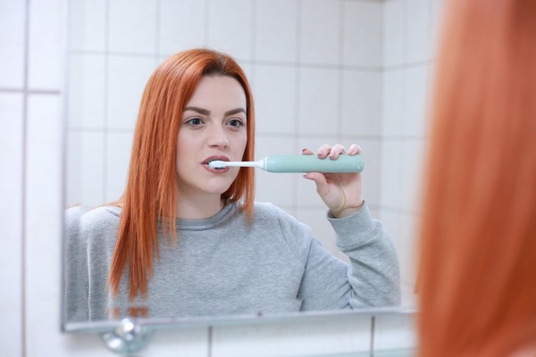 1. 牙齒刷得不乾淨，如有明顯的牙周病或蛀牙，口臭的情況會特別厲害