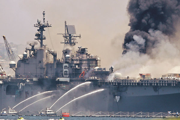 美軍艦加州爆炸起火21傷