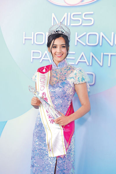 出爐港姐謝嘉怡 拉埋落選表妹源菲然慶祝