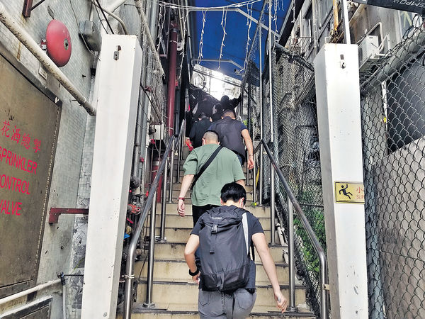 疑黑幫互撞釀毆鬥 酒吧職員1死3傷