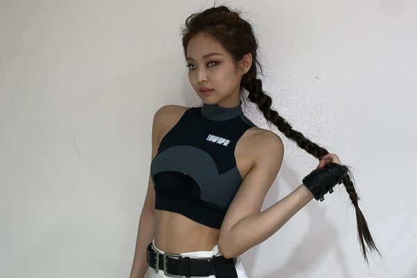 【明星減肥方法】宵夜甜品照吃!Blackpink成員Jennie 4招練成川字腹肌 韓國女星分享簡單方法維持纖腰好身材
