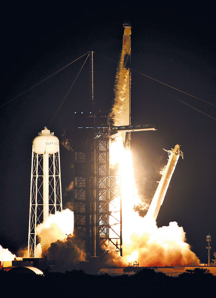 SpaceX龍飛船升空 4太空人赴國際太空站