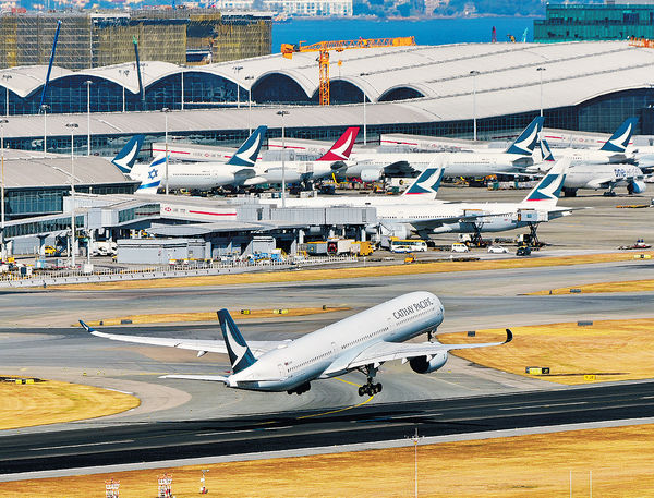 國泰上月載客量 按年跌98.6%