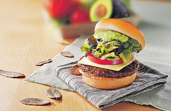 MOS Burger推出 牛油果醬和牛漢堡