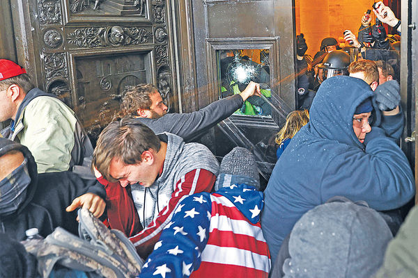 美國國會衝突釀4死 1示威者遭警擊斃 52人被捕 華盛頓緊急狀態延15日
