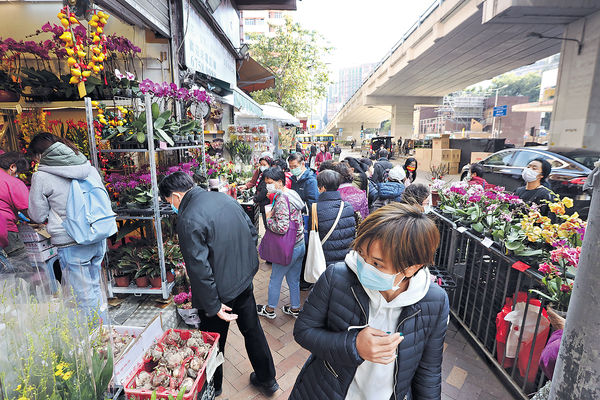 多人湧花墟區議員憂爆疫 4成居民不滿提早封路