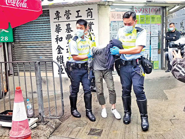 Tesla高速避截查撼兩車 司機涉藥駕被捕