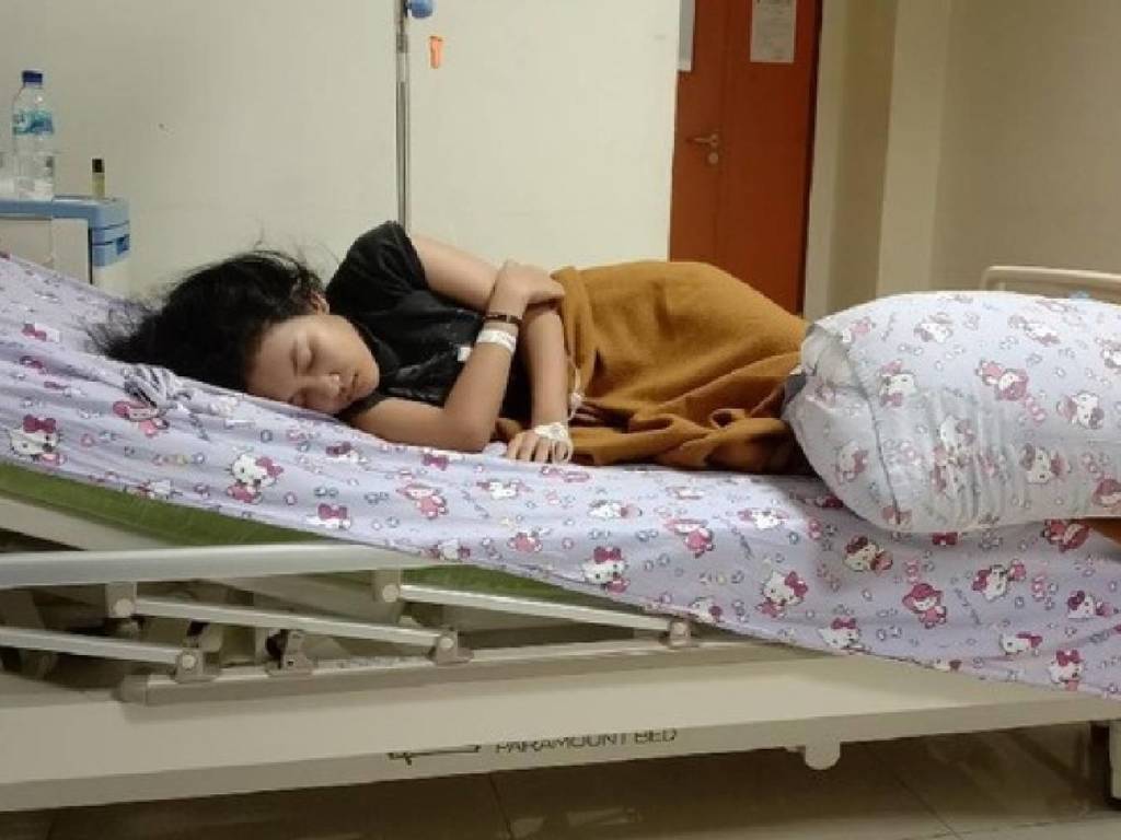 17 歲少女 睡公主 睡足13 天不醒 睡夢中可進食兼上厠所 Ezone Hk 網絡生活 網絡熱話 D