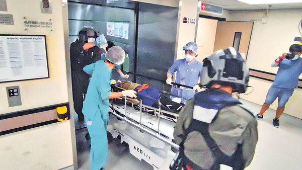 西貢連環行山意外 2男女跌傷