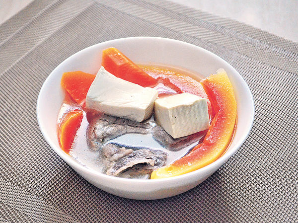 處暑時令湯：木瓜豆腐紅蘿蔔排骨湯
