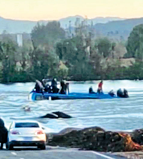 河北巴士墮河 13死1失蹤