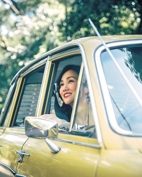 新歌MV「二合為一」 謝安琪出動私藏古董車拍攝