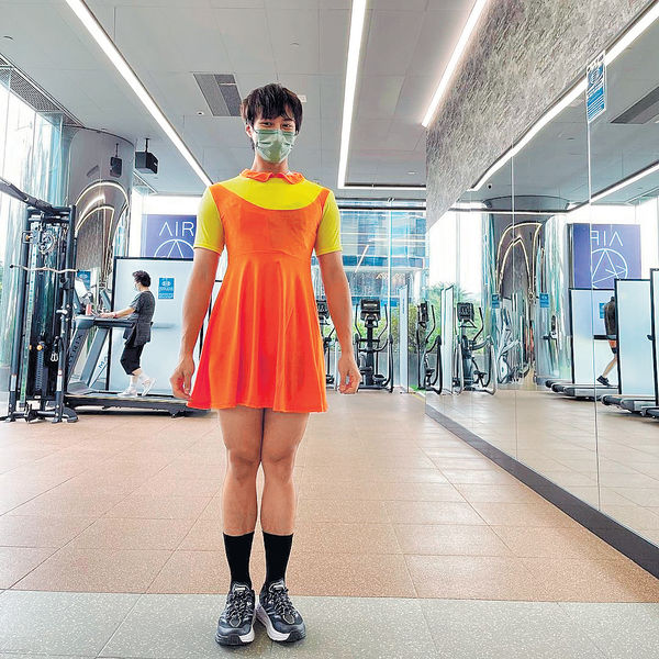 萬聖節Cosplay《魷魚遊戲》 吳業坤反串「木頭人」做Gym