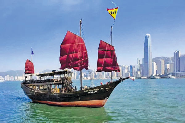 登傳統帆船「張保仔」號享海上下午茶