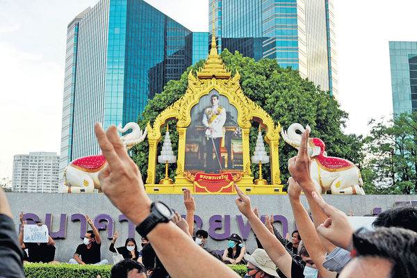 示威領袖促改革王室 泰法院裁違憲