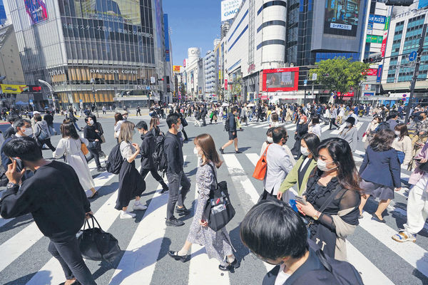 日本明年擬寬14工種外勞 無限期帶家人居日工作