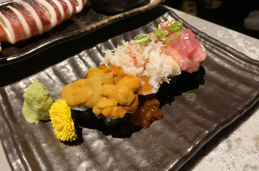 金鐘新開海鮮居酒屋 魚治 炙燒刺身他他 海膽吞拿魚卷 稻草燒鯖魚表演 U Food 香港餐廳及飲食資訊優惠網站