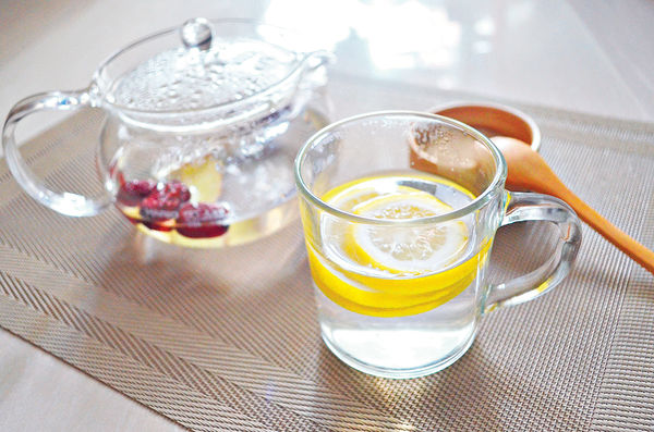 防感冒熱飲：生薑紅棗檸檬茶