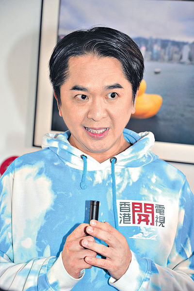 自稱「掃街佬」專執唔好嘢 鄧兆尊嘲女友全是「豬扒」