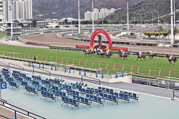 馬場閉門賽 投注額逾18億創新高 車公廟逾1.6萬人次祈福遜去年