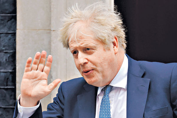 17議員挺啟動不信任投票 約翰遜下台壓力增