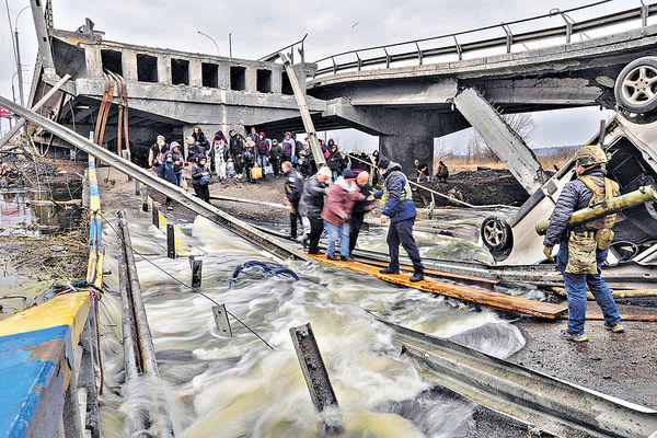 烏克蘭不堅持入北約 俄軍4市停火闢人道走廊