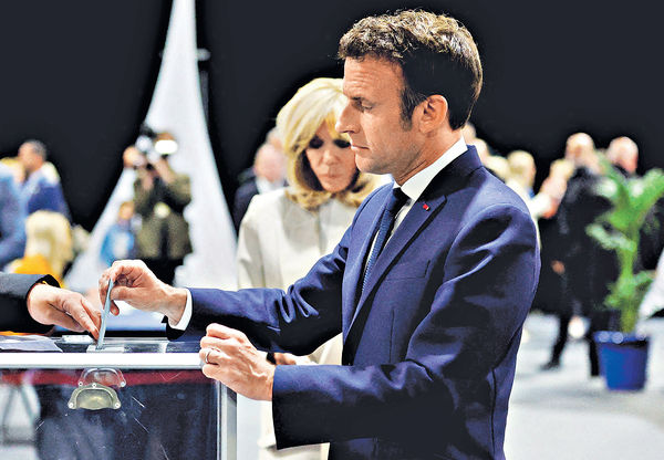 法國總統今誕生 馬克龍民調領先 自言非必勝