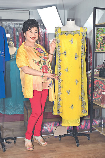 薛家燕 拍賣「登基黃袍」籌款