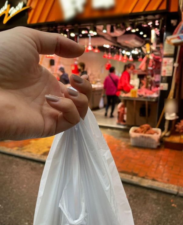 街市型男 ︳荃灣豬肉檔現型男店員似明星 主婦慕名買餸：留啲畀姊妹們！