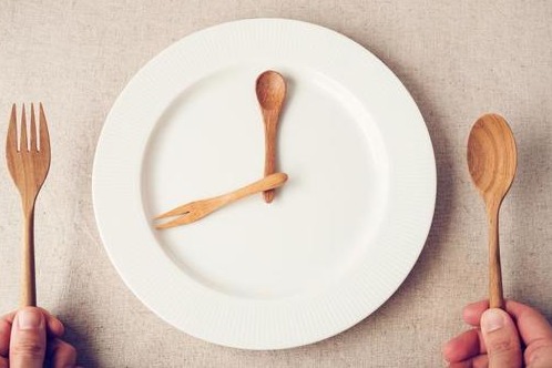 不吃晚餐可以更長命？　美國研究：只在日間進食或可延長壽命達35%