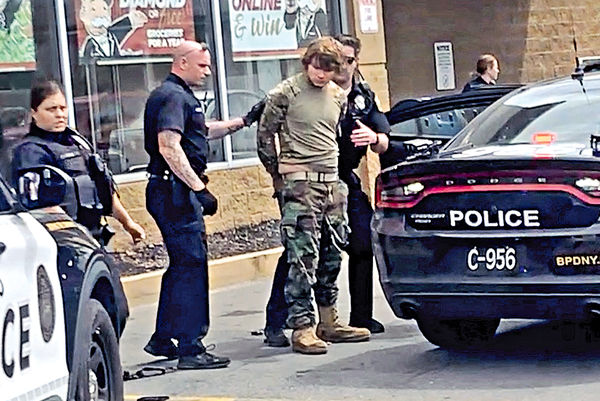 水牛城超市槍擊10死3傷 18歲疑犯倡白人至上