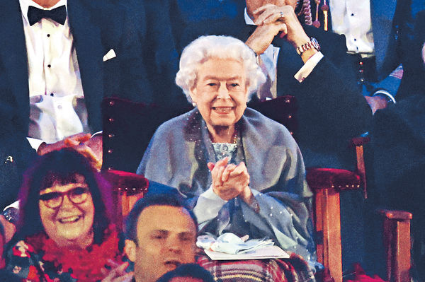 英女王再露面 出席登基70周年活動