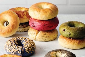 Paper Stone Bakery推出全新歐式貝果系列  車打芝士燕麥奶貝果／烤煙肉香草燕麥奶貝果