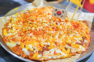 尖沙咀韓國餐廳「咯咯雞」人氣鹹蛋黃炸雞／拉絲芝士薯仔煎餅／鐵板芝士泡菜炒飯！