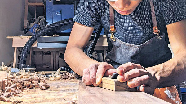 情侶木工室復興香港製造 宣揚手作人性化