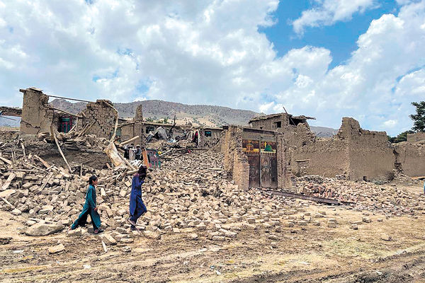 地震1100人亡 塔利班向外求援 阿富汗倖存男失22親人