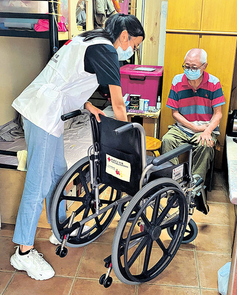 租借輪椅送到戶 助傷病者外出 紅會獲130萬善款 增購930部擴受惠