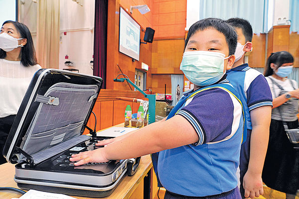 學校變身中醫館 小學生趣味體驗中醫藥文化