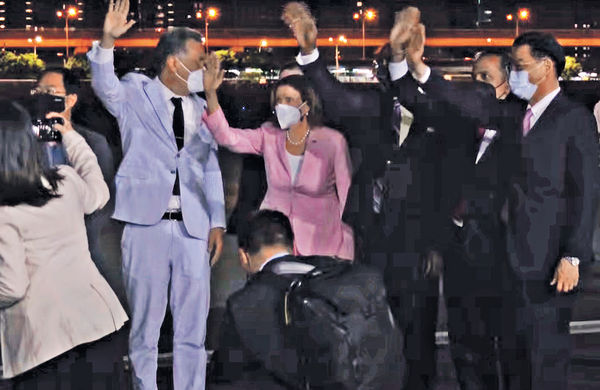 佩洛西抵台 京譴責提交涉抗議