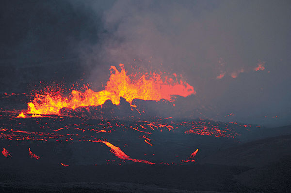 冰島火山爆發 航班未受影響